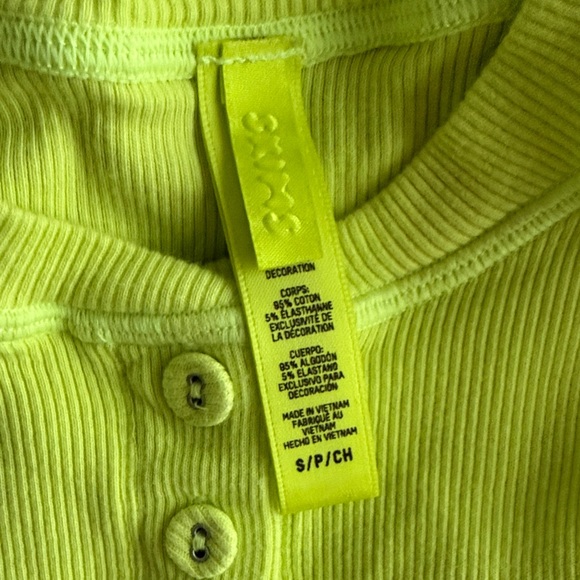 SKIMS Lime Button-Up top and leggings - Picture 2 of 7